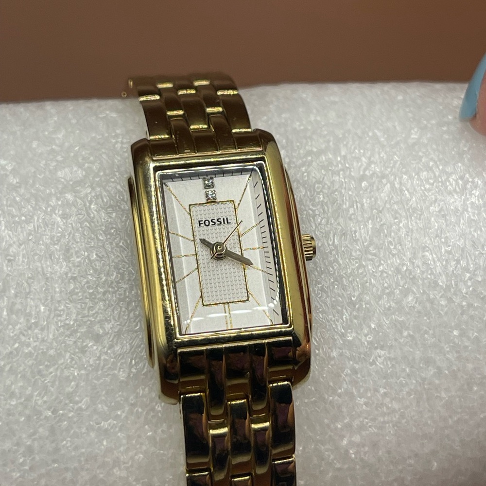 Brand new battery Pretty Fossil goldstone watch w/two diamonds at noon